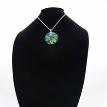 Load image into Gallery viewer, Jewelry - Round pendant with flowers