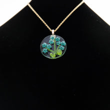 Load image into Gallery viewer, Jewelry - Round pendant with flowers