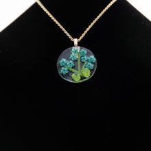 Load image into Gallery viewer, Jewelry - Round pendant with flowers
