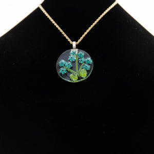 Jewelry - Round pendant with flowers