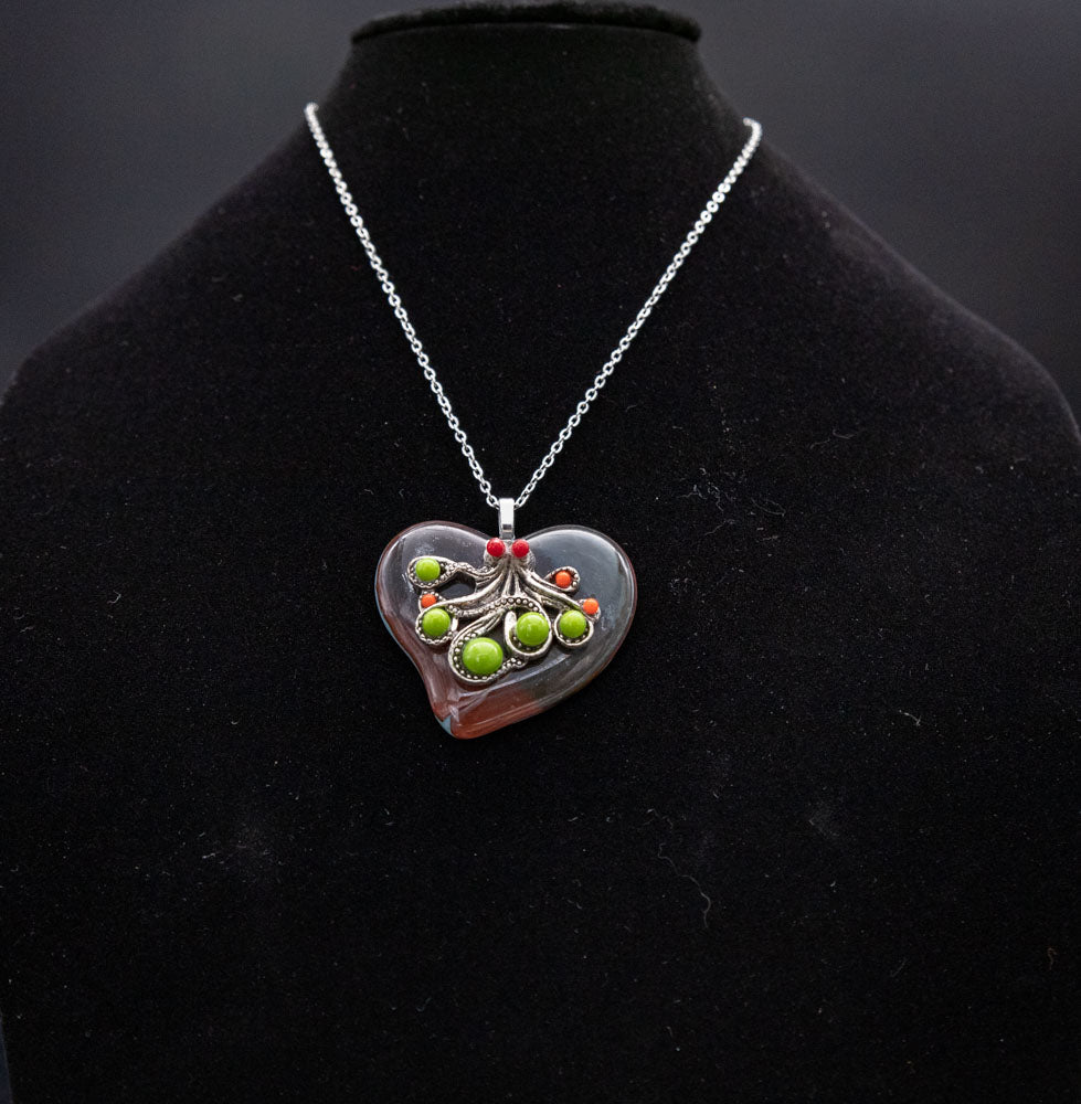 Jewelry - Heart pendant with octopus